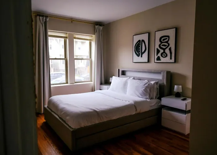 2br Fitness Pad • Private Gym • Sleeps 7 Chicago